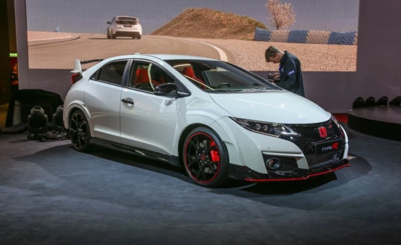 2016-Honda-Civic-Type-R-201-876x535